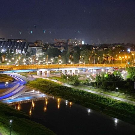 Capital Towers - Apartament Modern Z Widokiem Na Rzeke Rzeszow Dış mekan fotoğraf